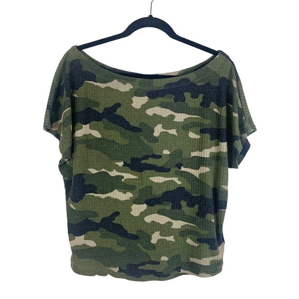 Express Green Camo lightweight short sleeve cropped on or off shoulder T shirt t